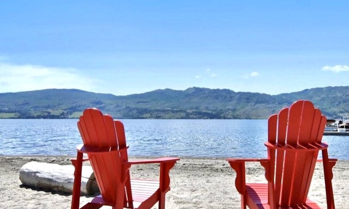 Westbank Condo | On the Beach/Lake, Heated Pool, Paddle Boards, Dbl Kayak, Boat Slip, Wine Trail