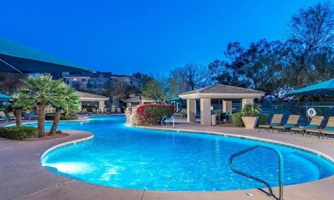 Kierland Apartment | On the Golf Couse! The Best of Kierland, walk to shops and restaurants