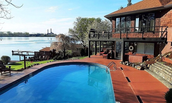 Grand Island House | On the Niagara River - River Access DOCK - POOL - HOT TUB - FIREPIT and more