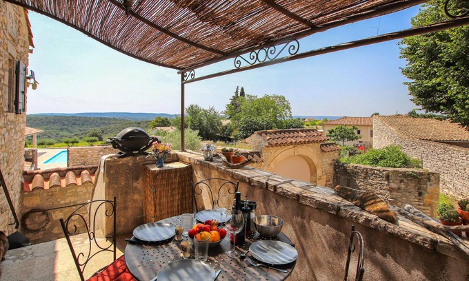 Orgnac-l'Aven House | On the outskirts of the historic village of Orgnac l'Aven, spend a quiet vacation in this charming a