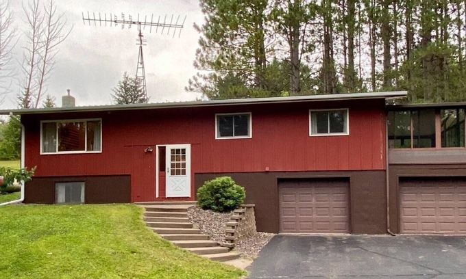 Bloomer House | On the Recreational Trails, Cozy, Pet Friendly