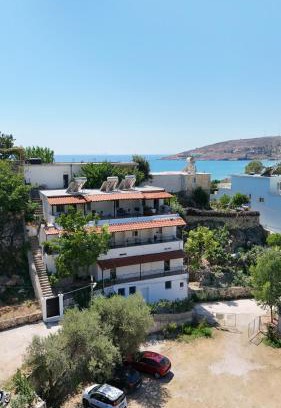 Qeparo Bed & Breakfast | On The Rocks
