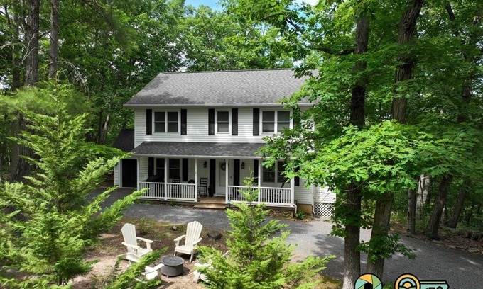 Basye House | On The Rocks! Spacious family-friendly 4BR home w/bonus room