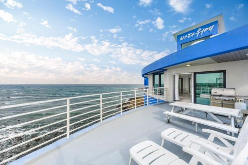 Downtown House | On The Sea Pension