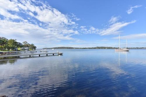 Fishing Point House | On The Waters Edge at Fishing Point