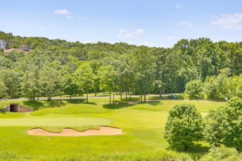 Branson Apartment | On Thousand Hills Golf Course Condo with Sunroom