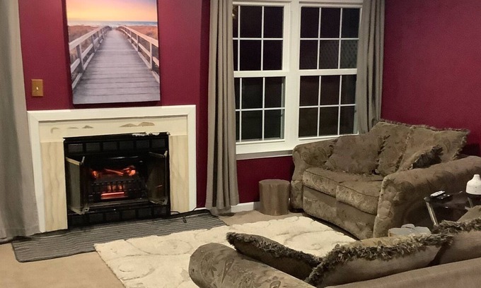 Colesville House | One bed one bath with private entrance located close walking shopping center