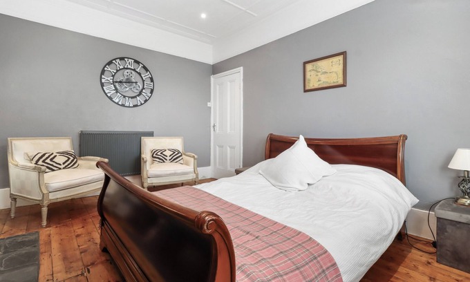 Eastbourne House | One Bed Pied a Terre by the Sea