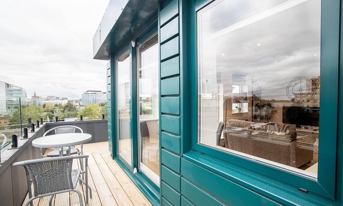 Slough Apartment | One Bed - Queensmere Shopping Centre by Belvilla