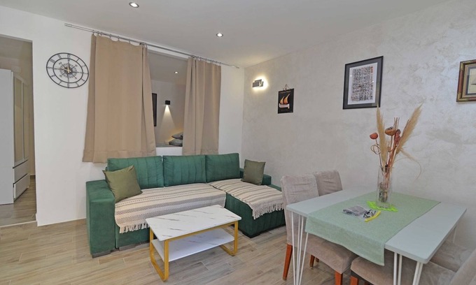 Veli Losinj Apartment | One bedroom apartment with air-conditioning Veli Lošinj, Lošinj (A-24590-a)