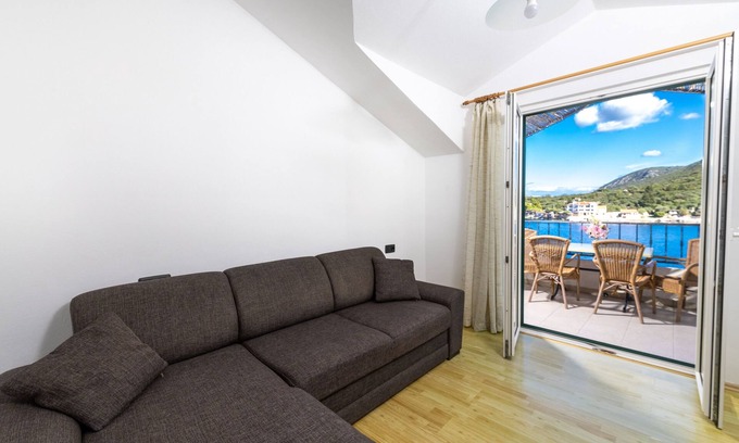 Pokrivenik Apartment | One bedroom apartment near beach Cove Pokrivenik, Hvar (A-2073-f)