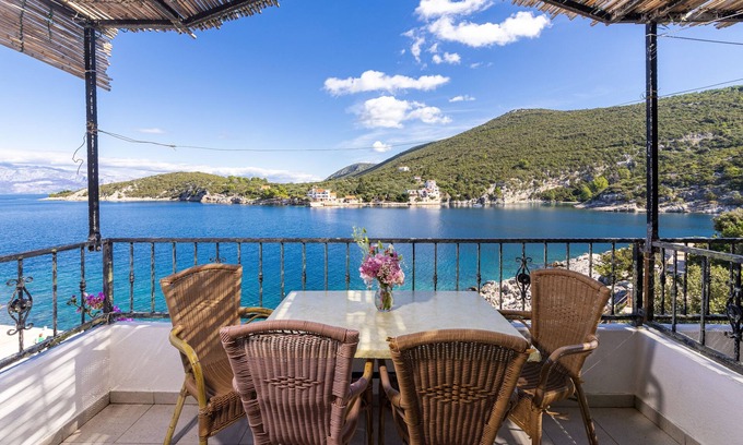 Pokrivenik Apartment | One bedroom apartment near beach Cove Pokrivenik, Hvar (A-2073-g)