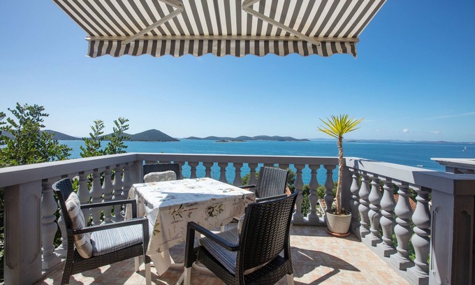 Drage Apartment | One bedroom apartment with terrace and sea view Drage, Biograd (A-19189-a)