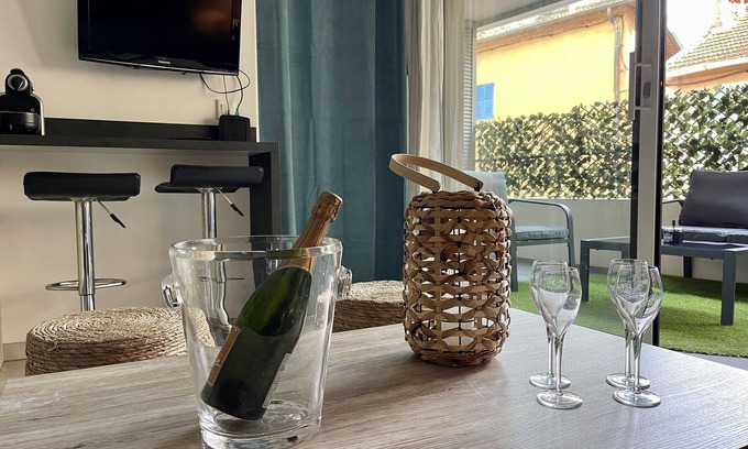 California - Pezou Apartment | One bedroom apartment (4p)- pool-AC- near shops, Croisette, sea, palais Festival