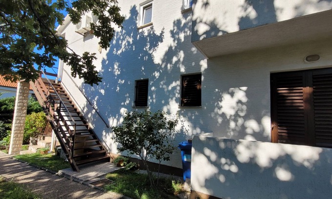 Municipality of Omisalj Apartment | One bedroom apartment with balcony and sea view Omišalj, Krk (A-19410-b)