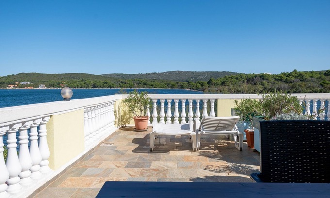 Veli Rat Apartment | One bedroom apartment near beach Veli Rat, Dugi otok (A-438-c)