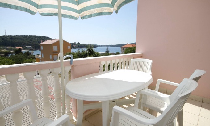Soline Apartment | One bedroom apartment with terrace and sea view Cove Soline, Dugi otok (A-448-c)