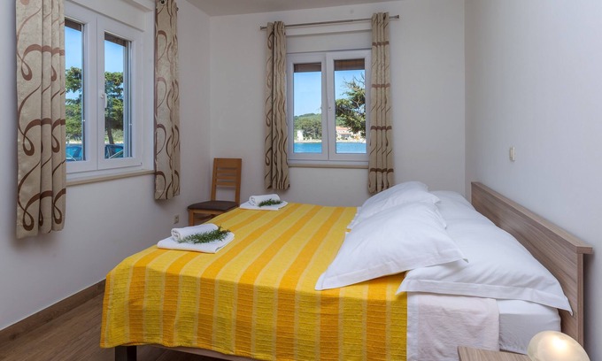 Veli Rat Apartment | One bedroom apartment near beach Veli Rat, Dugi otok (A-11525-a)