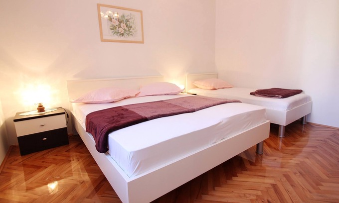 Metajna Apartment | One bedroom apartment near beach Metajna, Pag (A-6486-c)