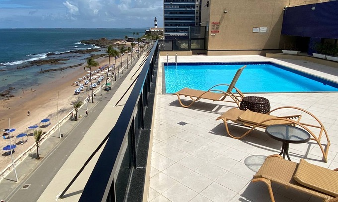 Barra Apartment | One bedroom apartment in a Flat facing the sea - Farol da Barra beach.