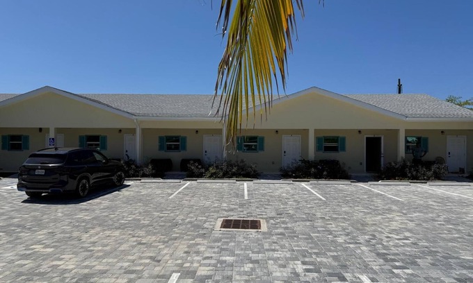 Northwest Point Apartment | One bedroom apartment with WiFi, AC in awesome West Bay