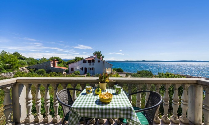 Zdrelac Apartment | One bedroom apartment near beach Ždrelac, Pašman (A-12662-b)
