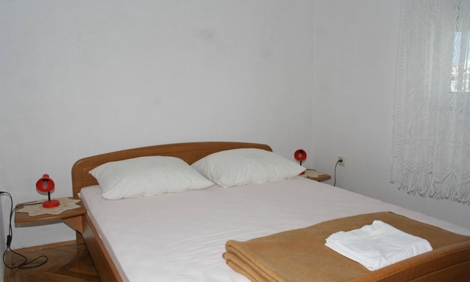 Igrane Apartment | One bedroom apartment near beach Igrane, Makarska (A-2679-a)