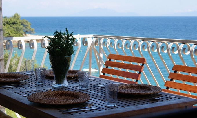Zavala Apartment | One bedroom apartment near beach Zavala, Hvar (A-553-f)