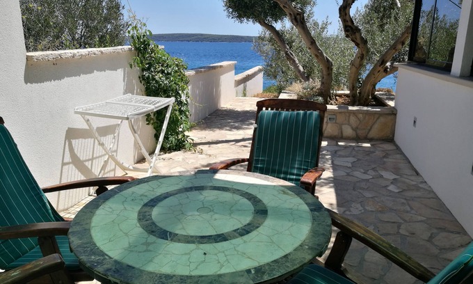 Zavala Apartment | One bedroom apartment near beach Zavala, Hvar (A-553-g)