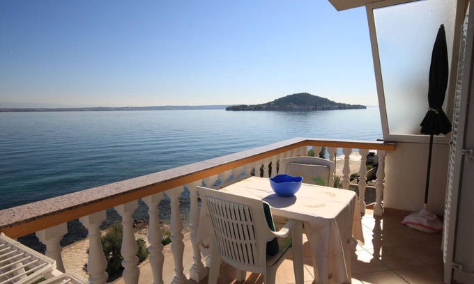 Preko Apartment | One bedroom apartment near beach Preko, Ugljan (A-8384-b)