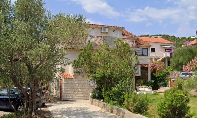 Tkon Apartment | One bedroom apartment near beach Tkon, Pašman (A-21943-b)