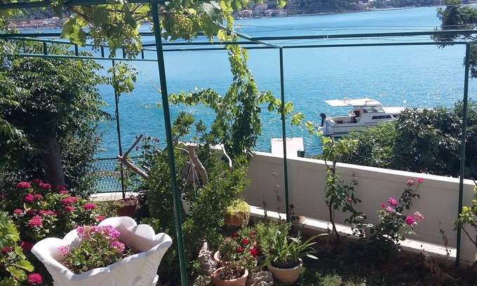 Rab Town Apartment | One bedroom apartment near beach Supetarska Draga - Gornja, Rab (A-2016-e)