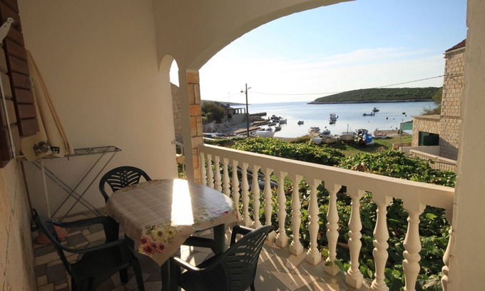 Rukavac Apartment | One bedroom apartment near beach Rukavac, Vis (A-1154-b)