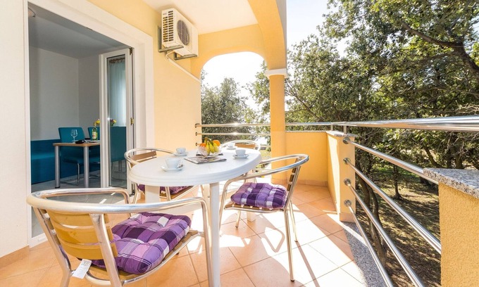 Vrsi Apartment | One bedroom apartment near beach Vrsi - Mulo, Zadar (A-5951-c)