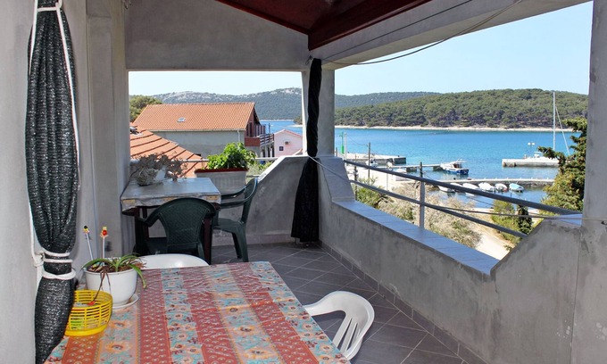 Molat Apartment | One bedroom apartment with terrace and sea view Brgulje, Molat (A-6250-a)