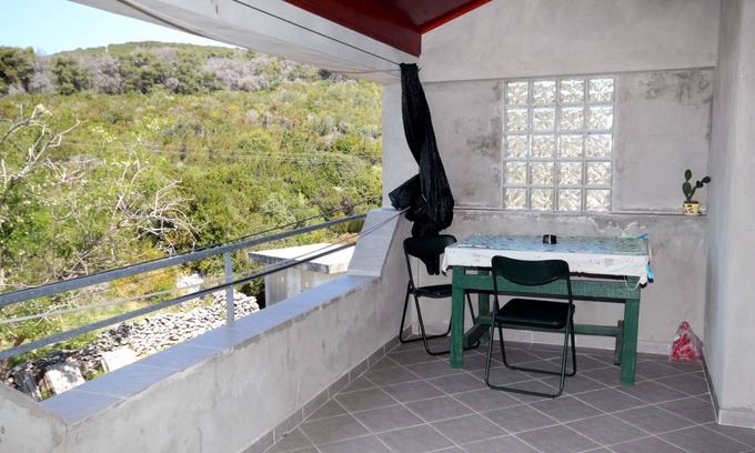 Molat Apartment | One bedroom apartment with terrace and sea view Brgulje, Molat (A-6250-b)