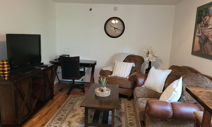 Paradise Valley Village Apartment | One Bedroom Apartment with Private Entrance