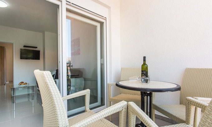 Baska Apartment | One bedroom apartment with terrace Baška, Krk (A-18808-b)