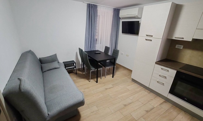 Koper Apartment | One Bedroom Apartment with Shared Terrace in Koper