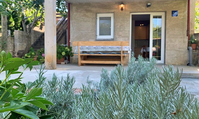 Silo Apartment | One bedroom apartment with terrace Šilo, Krk (A-18729-a)