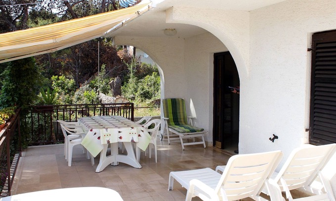 Molat Apartment | One bedroom apartment with terrace and sea view Brgulje, Molat (A-6241-b)
