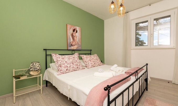 Omis Apartment | One bedroom apartment with terrace and sea view Omiš (A-20787-a)