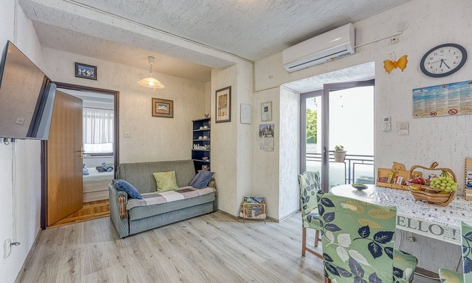 Selce Apartment | One bedroom apartment with balcony Selce, Crikvenica (A-3240-a)