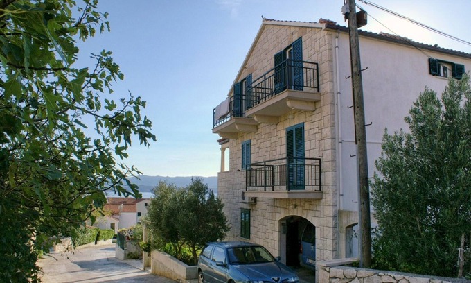 Bol Apartment | One bedroom apartment with balcony and sea view Bol, Brač (A-2926-c)