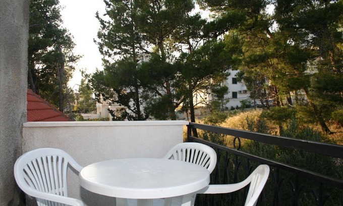 Bol Apartment | One bedroom apartment with balcony Bol, Brač (A-2884-a)