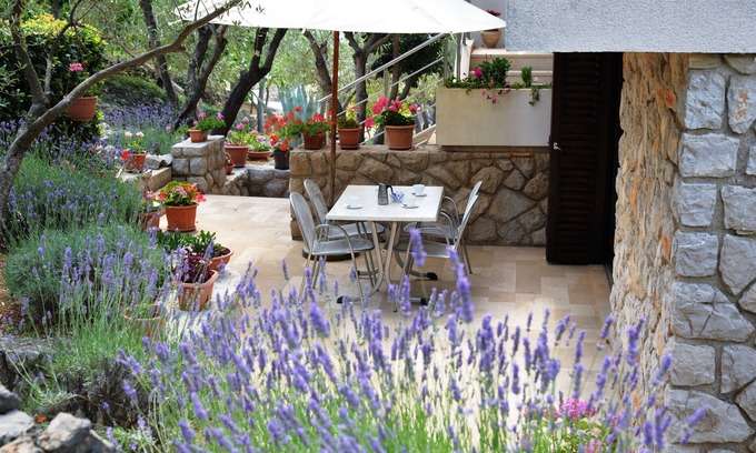 Cres Apartment | One bedroom apartment with terrace Cres (A-7876-a)