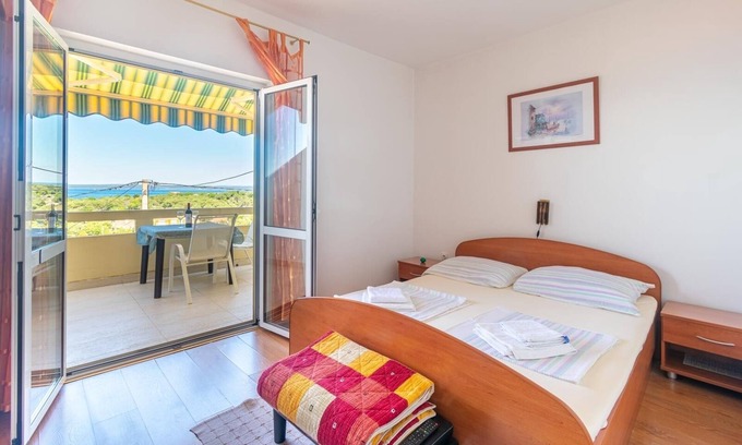 Lun Apartment | One bedroom apartment with terrace and sea view Lun, Pag (A-19358-d)