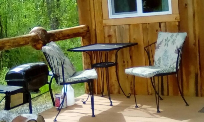 Talkeetna Cabin | One bedroom cabin with inside toilet and stand up loft. PET FRIENDLY!