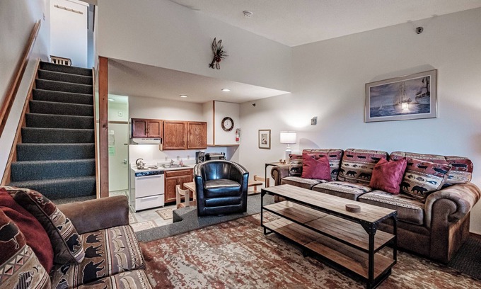 Sunday River Area Condo | One bedroom Cascades C-22 sleeps 6