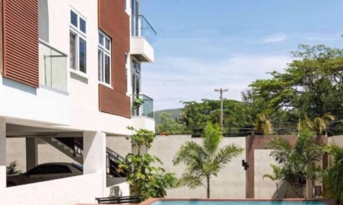 Saint Andrew Apartment | One Bedroom City Apartment with Pool